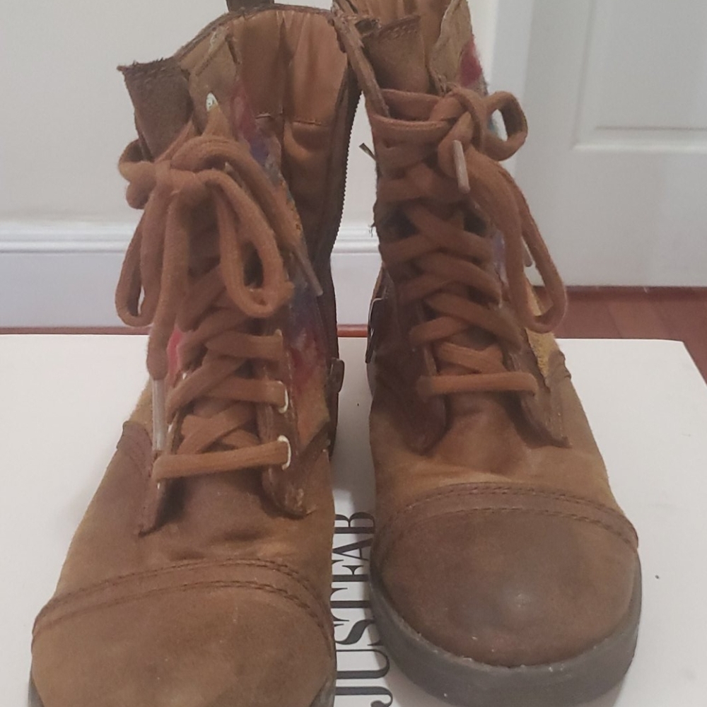 Boots - Picture 2 of 4